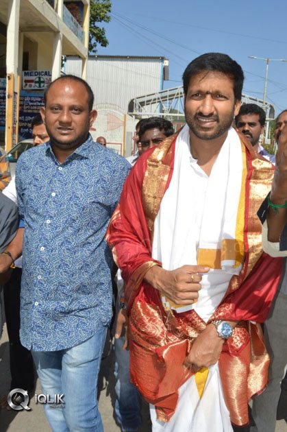 Goutham-Nanda-Movie-Team-At-Tirumala-Sreevari-Darshanam